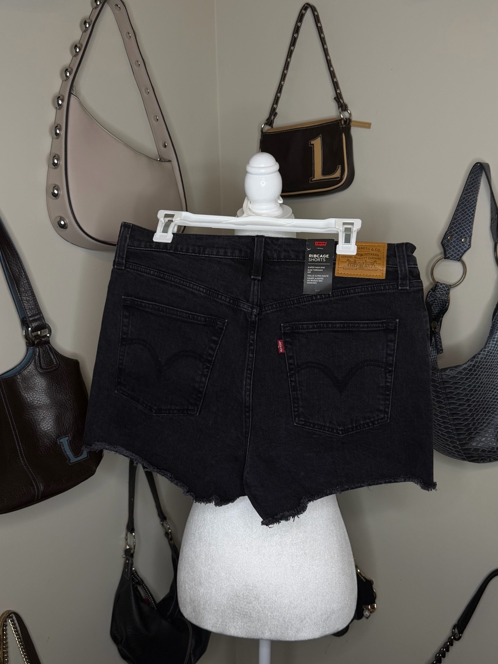 NWT Levi’s Ribcage Black Wash Denim Shorts - Size 32